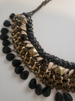 Collar Zara Maxi Negro y Dorado