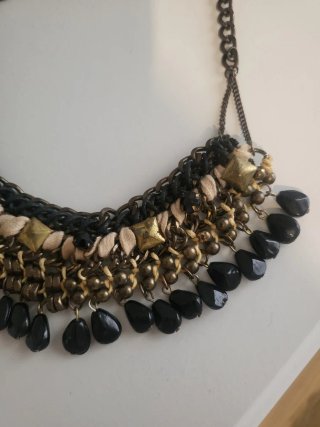 Collar Zara Maxi Negro y Dorado