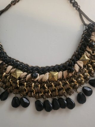 Collar Zara Maxi Negro y Dorado