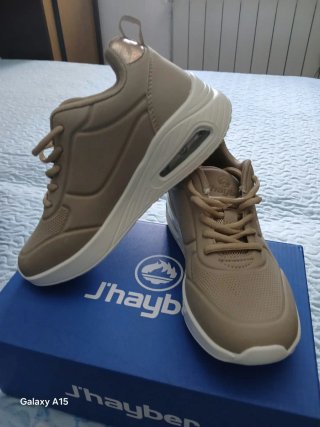 Zapatillas J'hayber Beige y Dorado