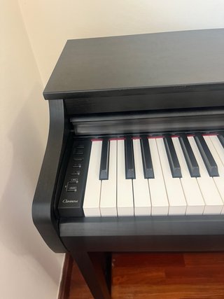 Piano Yamaha Clavinova CLP-825