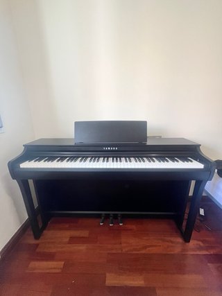 Piano Yamaha Clavinova CLP-825