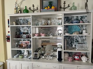 Mueble vintage papel pintado cocina