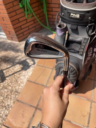Carro y mochila de golf con palos