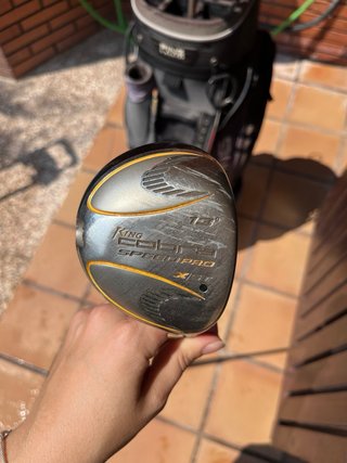 Carro y mochila de golf con palos