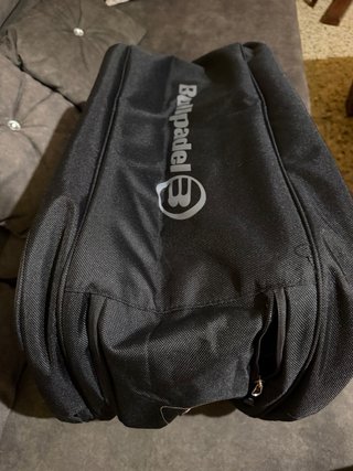 Paletero Bullpadel Advance Negro y Gris