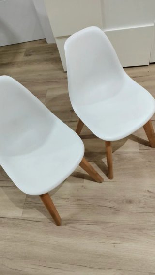 Mesa Nórdica + 2 Sillas Blancas