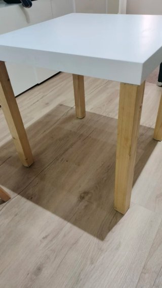 Mesa Nórdica + 2 Sillas Blancas