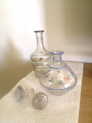 Bottiglie di liquore antiche dipinte a mano