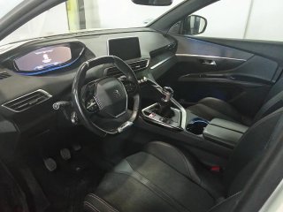 Peugeot 5008 2021
