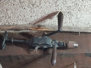 Taladro manual antiguo
