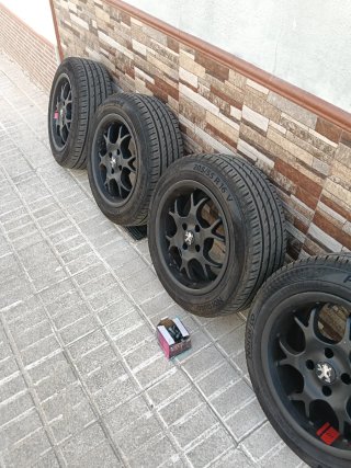 Ruedas  16 Peugeot con tornillos