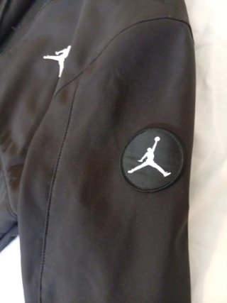 Abrigo Jordan Negro con Capucha 13-15 años