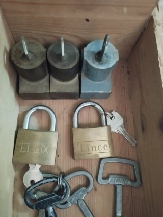 Lote de candados y llaves