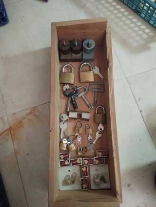 Lote de candados y llaves