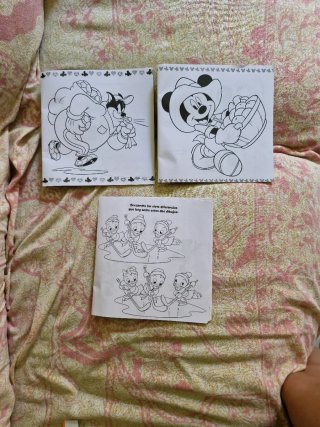 Pack de tres libros de mickey y sus amigos.