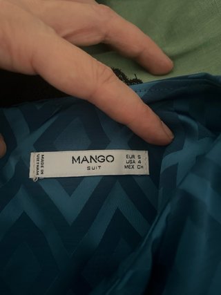 Vestido de cóctel azul con estampado