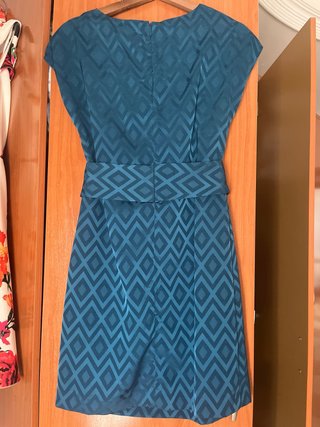 Vestido de cóctel azul con estampado