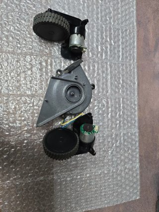 Motor y Ruedas para Robot Aspirador