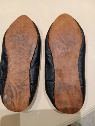 Babuchas de cuero negras talla 39
