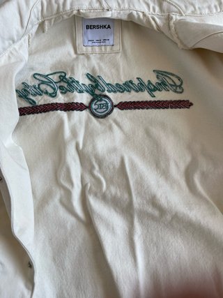 Chaqueta Bershka M parches bordados