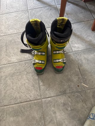 Botas de esquí Nordica verdes y amarillas