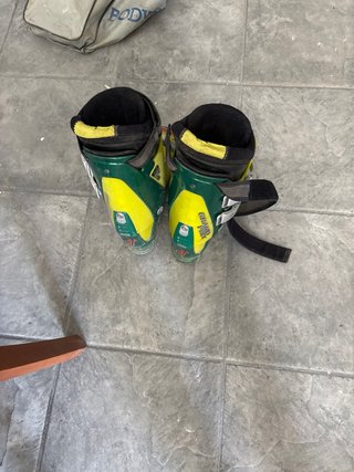 Botas de esquí Nordica verdes y amarillas