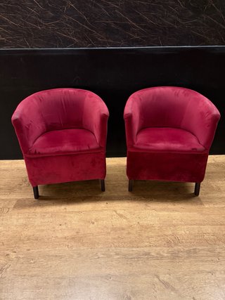 Sillón de terciopelo rojo
