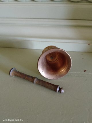 Almirez antiguo de bronce