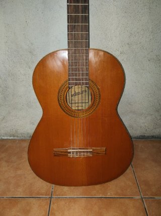 Guitarra clásica Admira Sevilla, modelo vintage