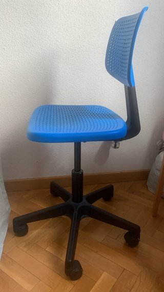 Silla de escritorio azul y negra