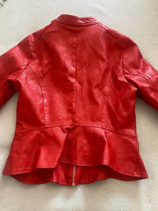 Cazadora polipiel roja sin estrenar