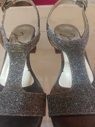 Sandalias marca Joel Plata y Doradas
