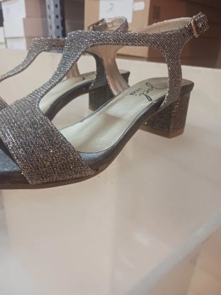 Sandalias marca Joel Plata y Doradas