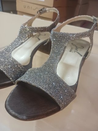 Sandalias marca Joel Plata y Doradas