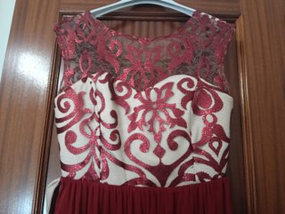 Vestido largo invitada boda rojo y dorado