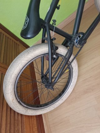 Bicicleta BMX negra