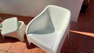 2 Sillones IKEA SKARPÖ + Mesa Nevera
