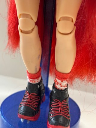 Rainbow High Ruby Muñeca