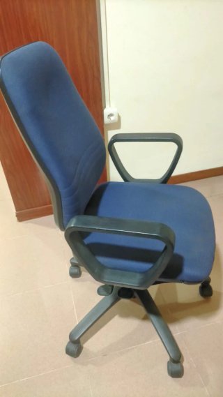Sillón de oficina azul y gris