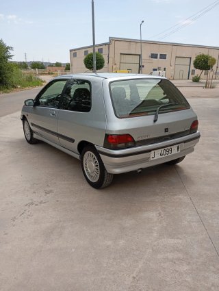Renault Clio Baccara