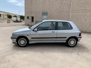 Renault Clio Baccara
