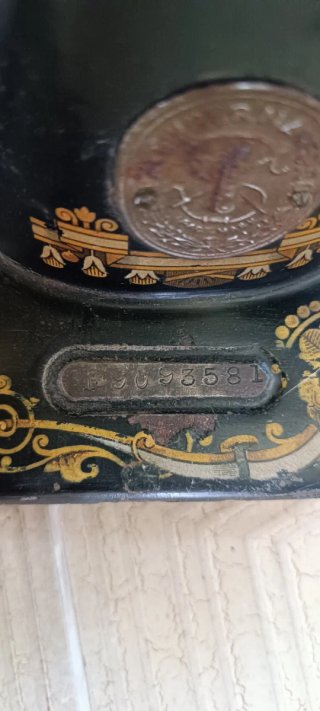 Máquina de coser Singer antigua
