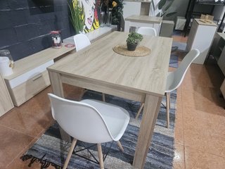 Mesa de comedor oak con 4 sillas blancas