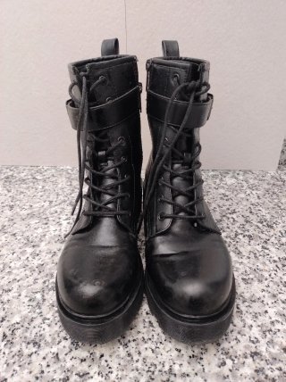 Botas negras elegantes y cómodas