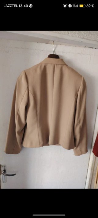 Blazer corto elegante beige Talla L