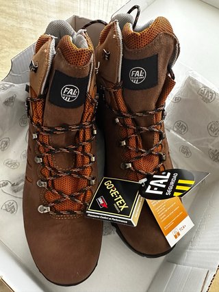 Botas FAL Gore-Tex Talla 44 suela Vibram. Nuevas