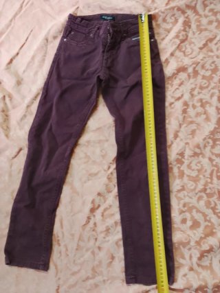 Pantaloni viola