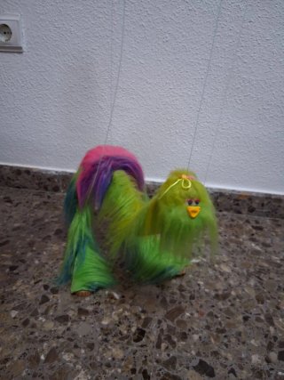 Marioneta de mano con pelo multicolor