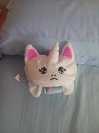 Lote 3 peluches: capibara, unicornio y gato.